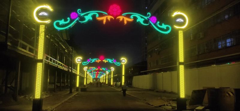 步行街發光跨街造型